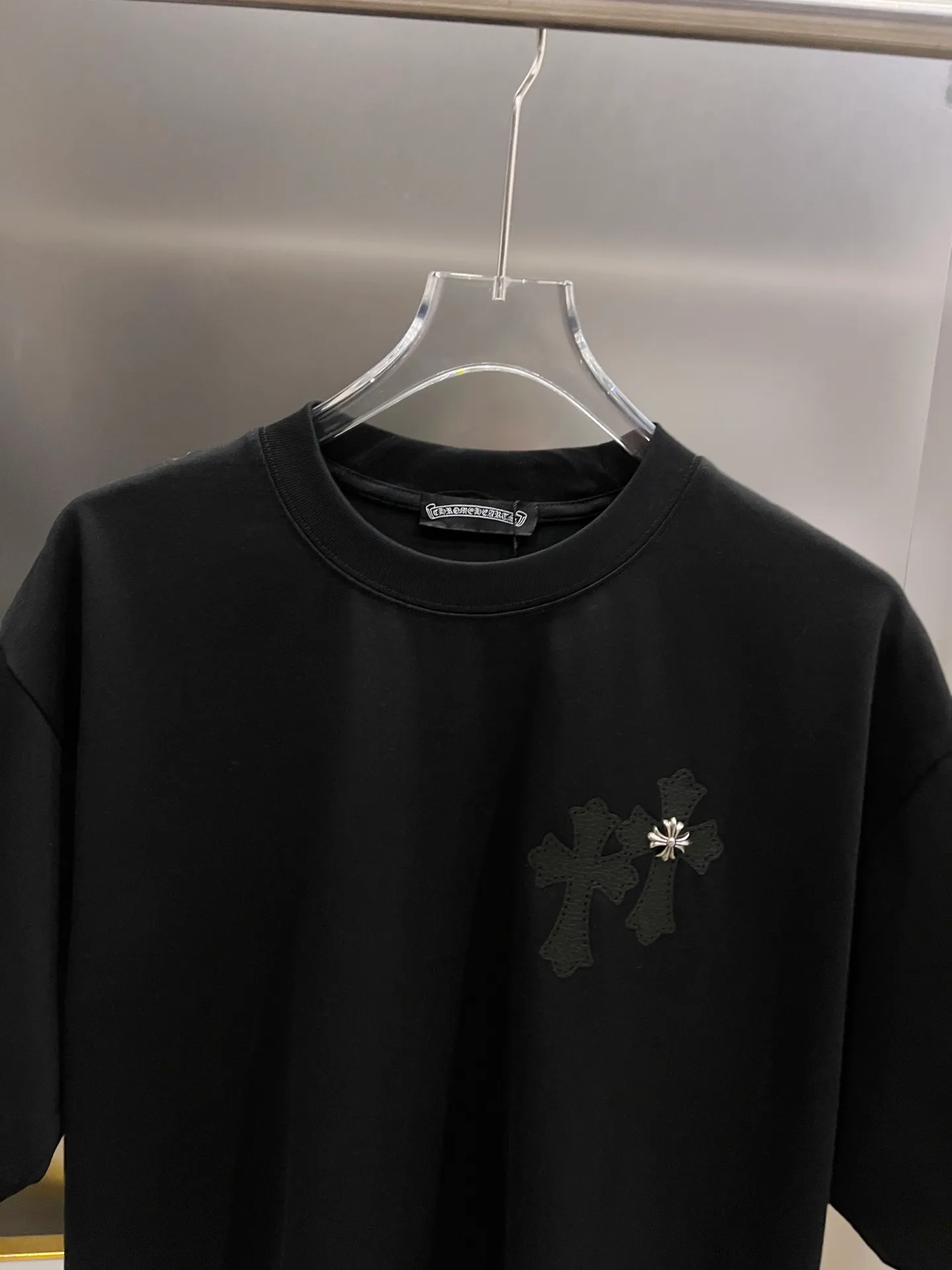 🅿️190 CH Crow 2025 Autumn and Winter New Short-sleeved T-shirt Cross leather craft Customized hardware metal + Middle Eastern Australian diamond design craft The real thing is great🔥Same style for men and women, loose version Size S M L XL XXL Five sizes black white